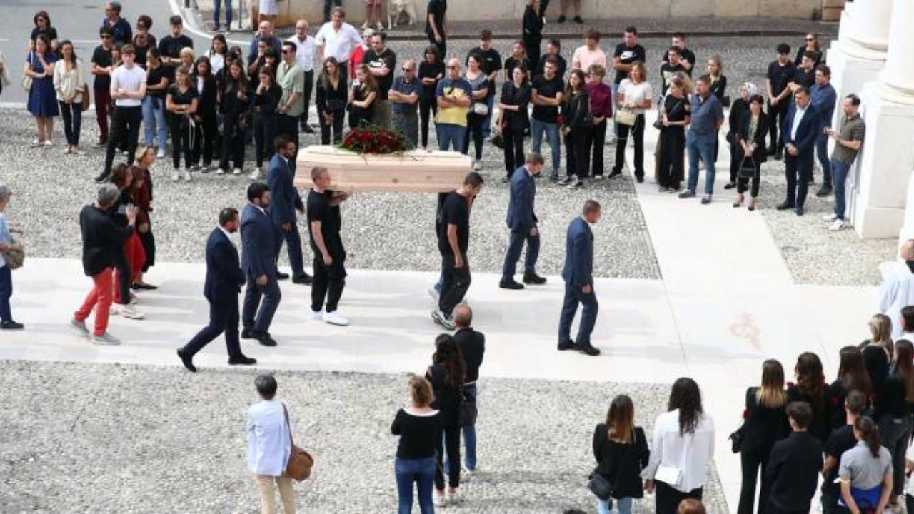 L’ultimo straziante addio a Stella Mutti, la 19enne morta in un incidente in moto
