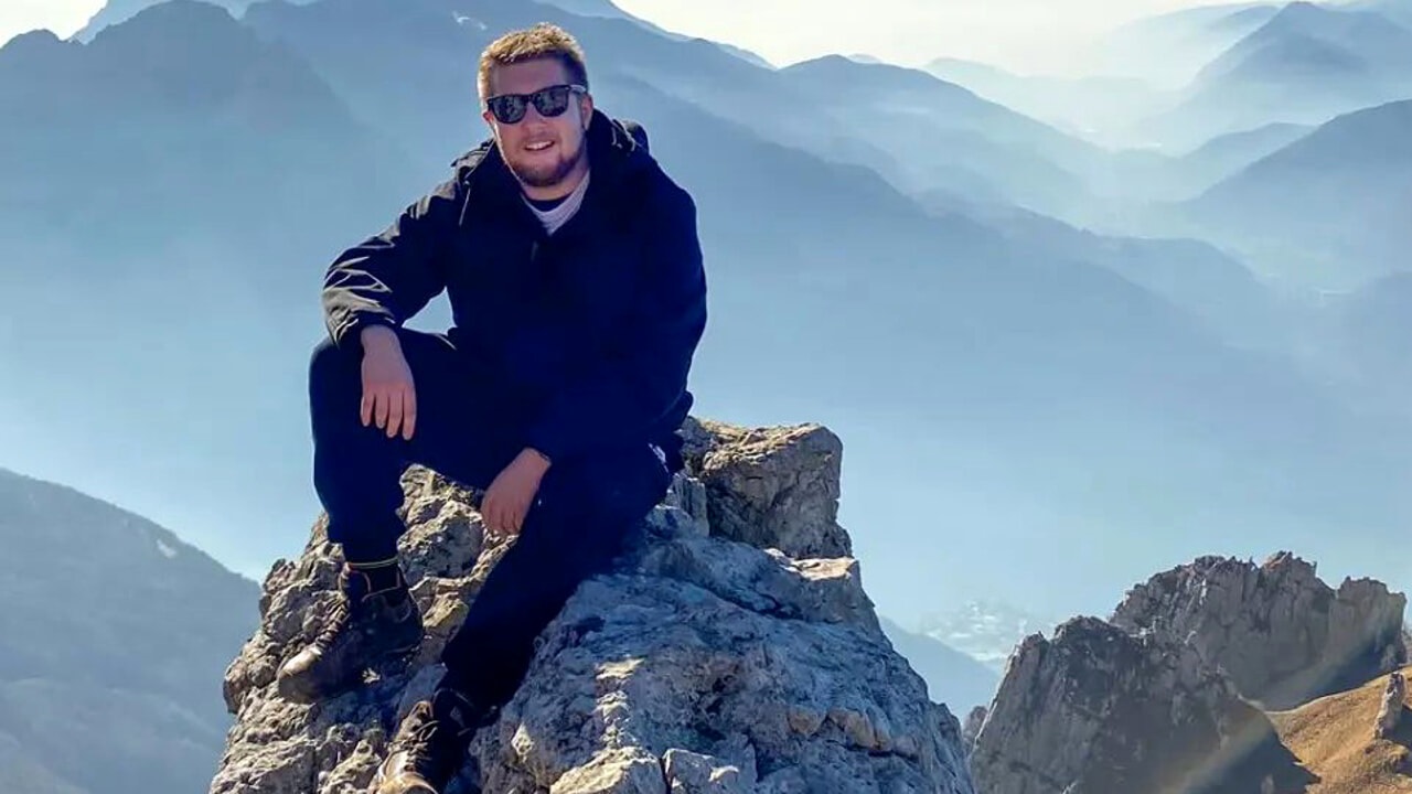 Matteo, pastore studente di 25 anni morto cadendo da 100 metri di altezza insieme al cane