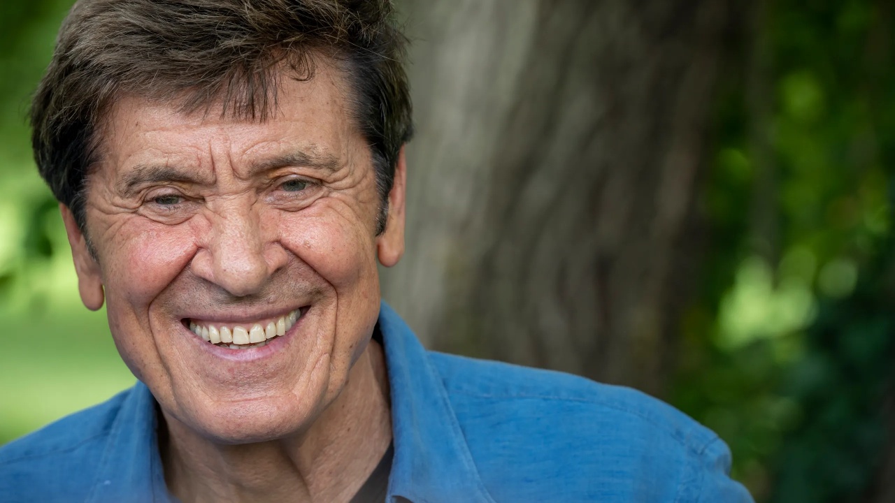 Foto mani Gianni Morandi