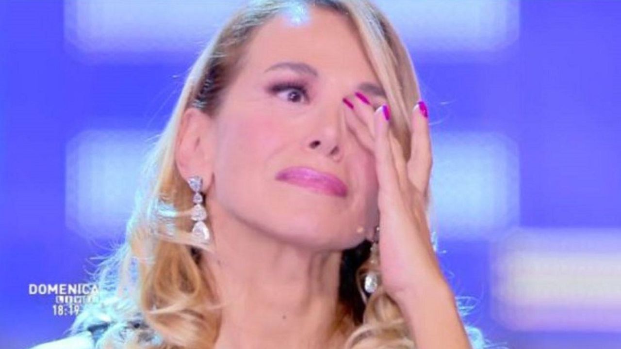 Barbara D’Urso sotto attacco: “Dolcemente patetica”