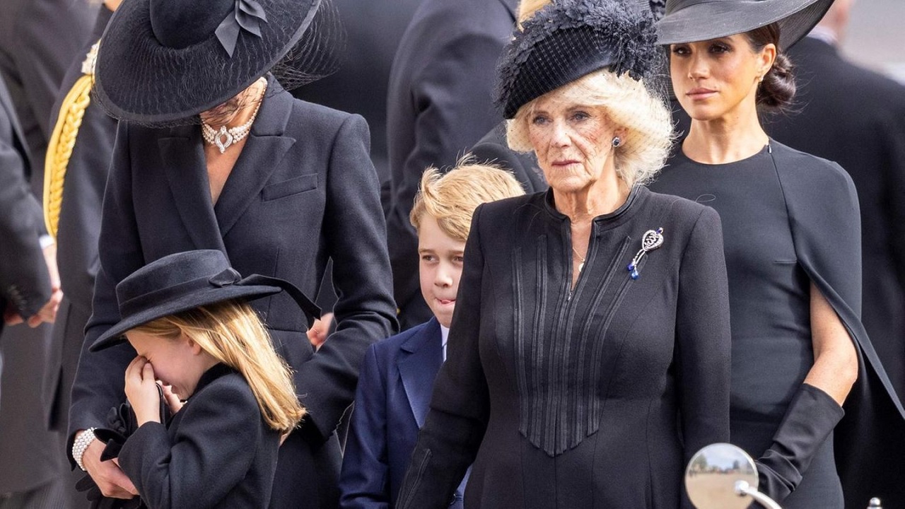 Charlotte commossa ai funerali della bisnonna Elisabetta