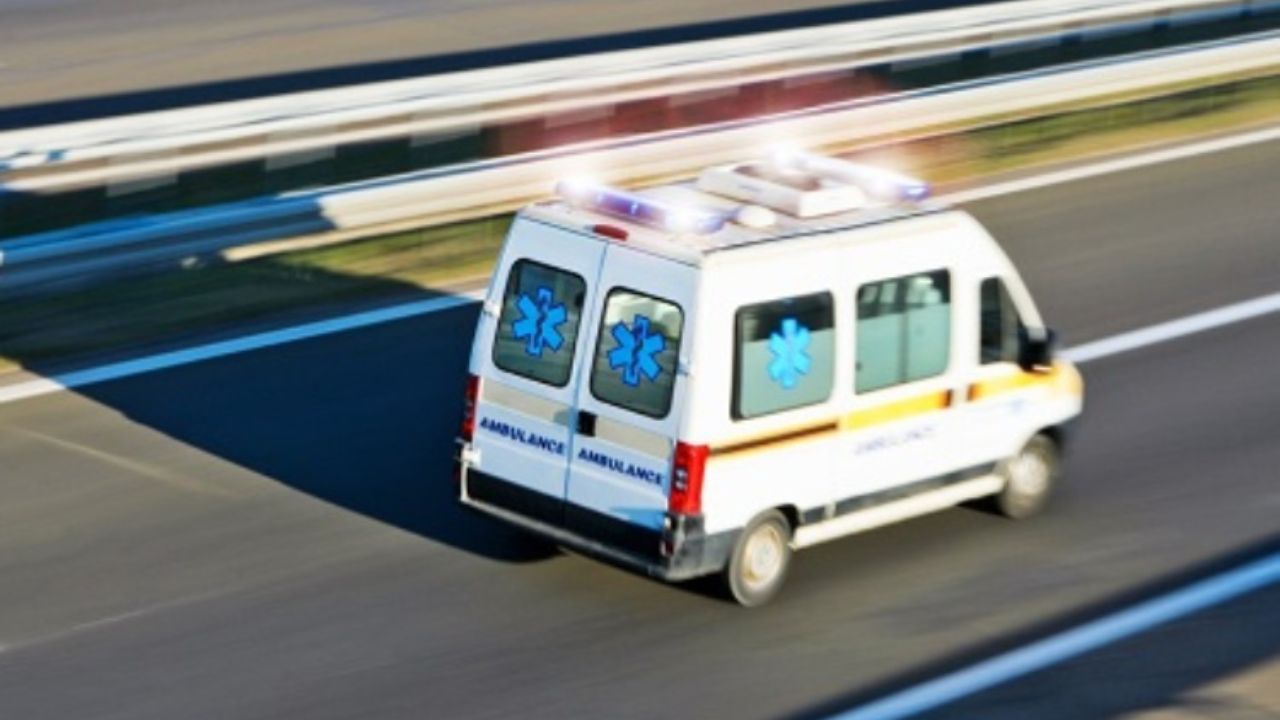 Double delivery ambulance