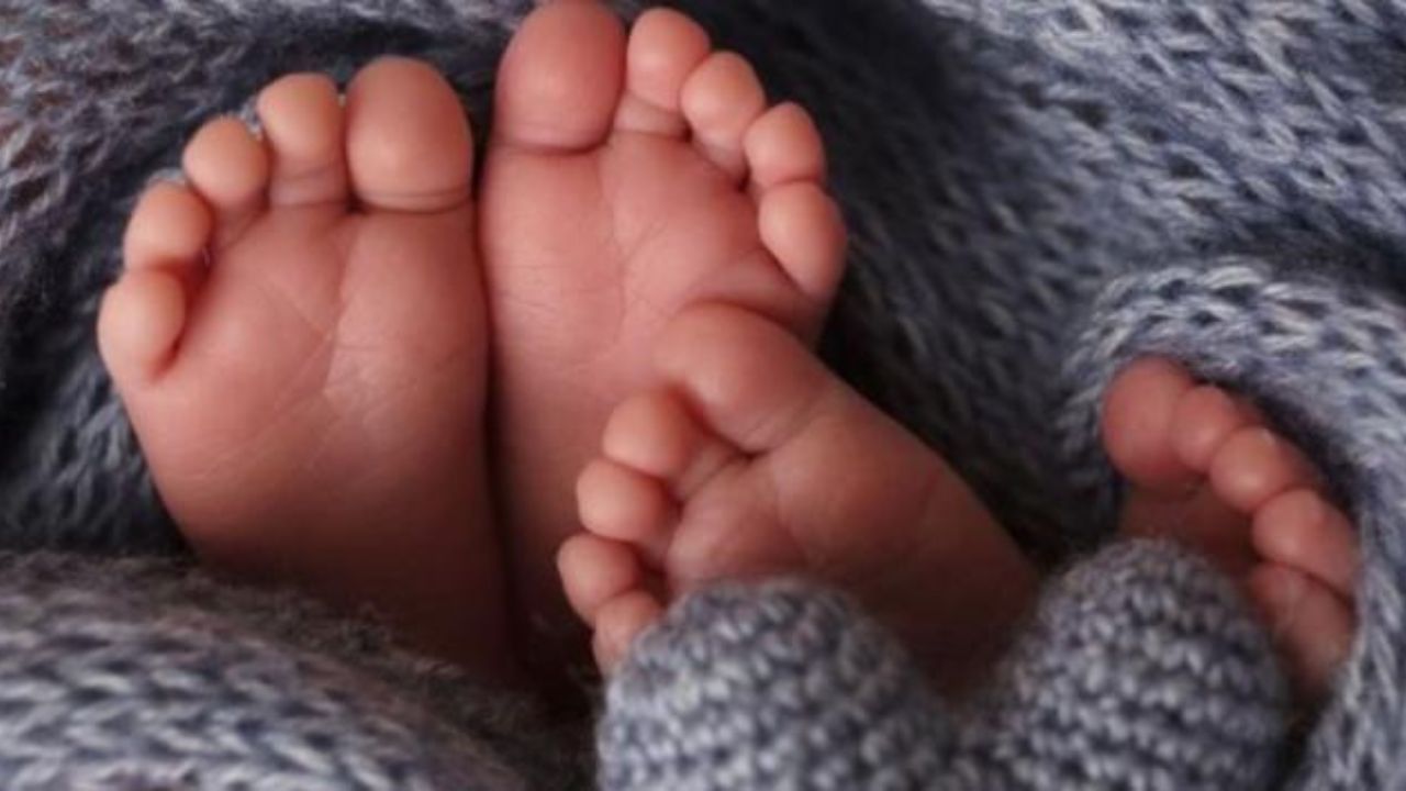 twins born highway ambulance