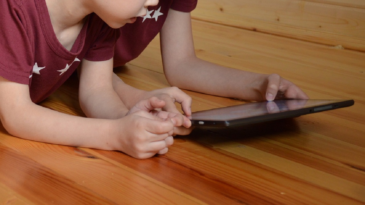 Bambino di 5 anni si ferisce con un tablet esploso