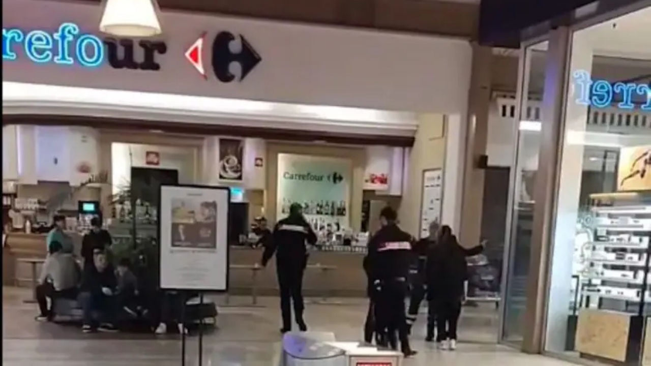 Accoltellamento al centro commerciale di Assago