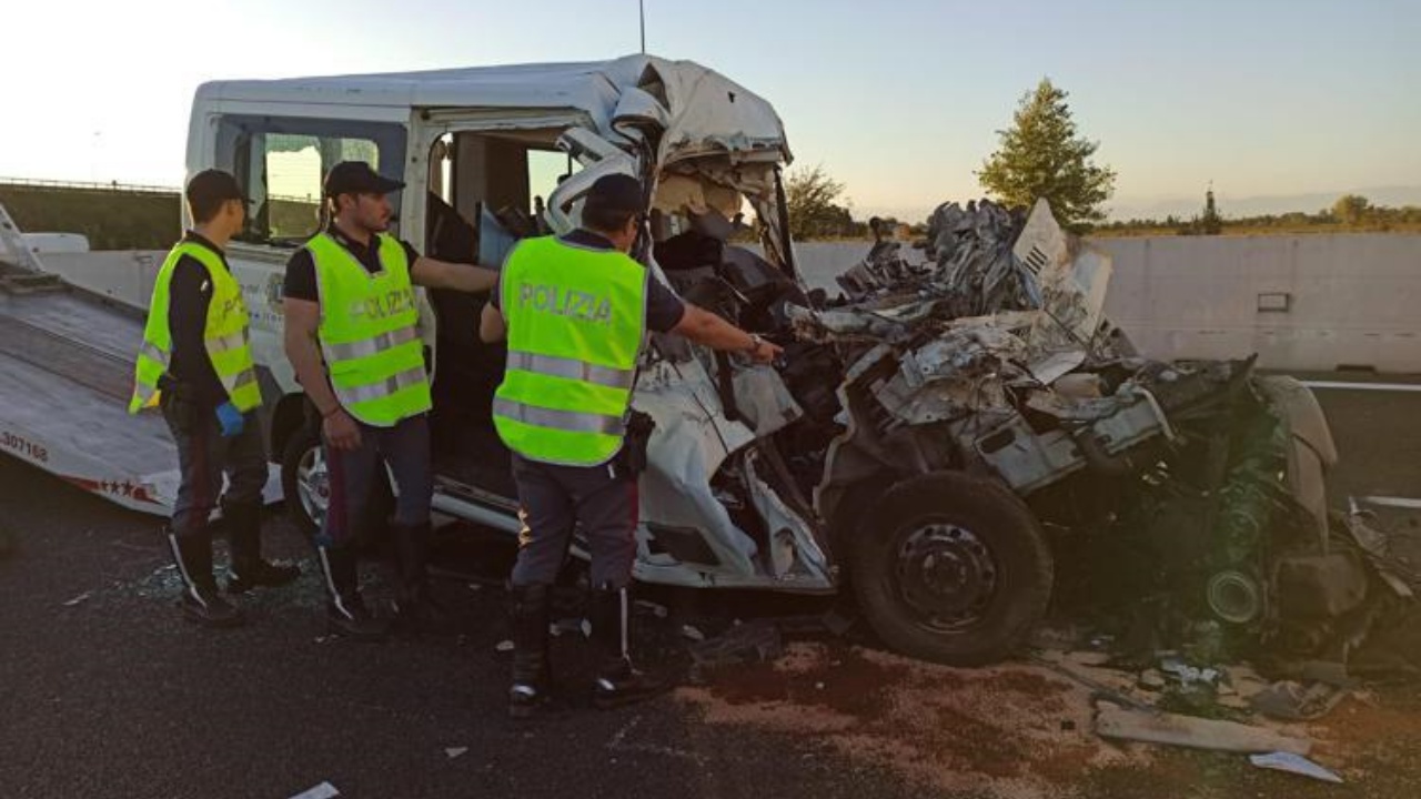 Malore per l'autista del pulmino incidente A4