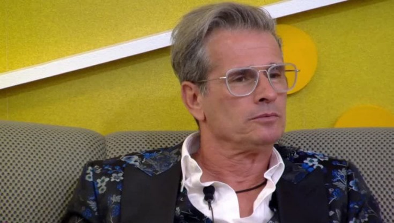 La confessione di Marco Bellavia su una famosa conduttrice: “Mi ha distrutto la carriera”