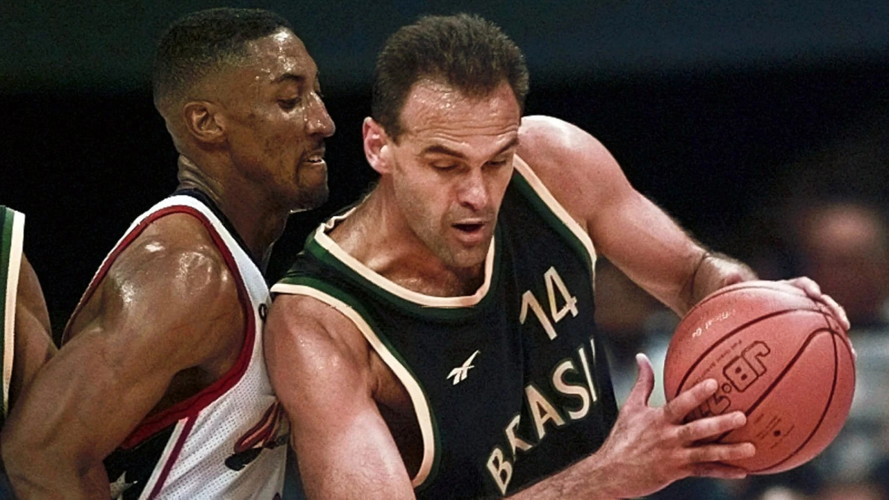 Oscar Schmidt, ex stella del basket, fa chiarimenti riguardo al suo tumore al cervello