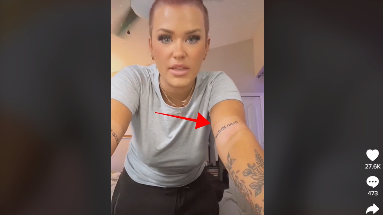 Madre si fa tatuare il nome del figlio, ma una volta a casa si rende conto dell’errore