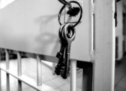 detenuto non sopporta la moglie