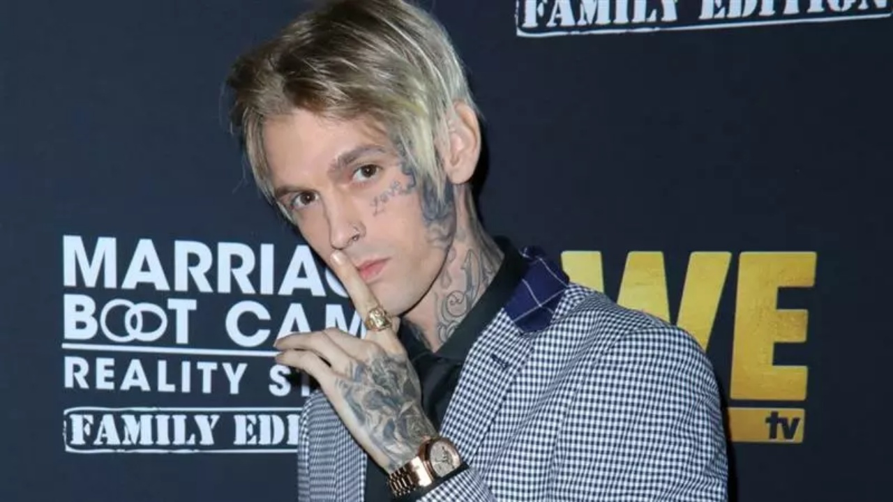 Aaron Carter: bombolette di aria compresse e pillole rinvenute nella sua casa