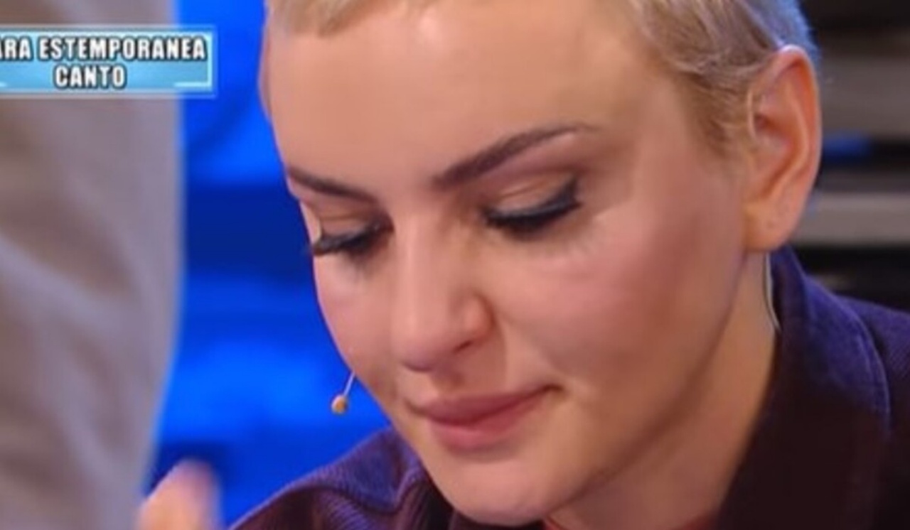 Amici, Arisa in lacrime dopo le parole di Maria De Filippi: cosa è successo