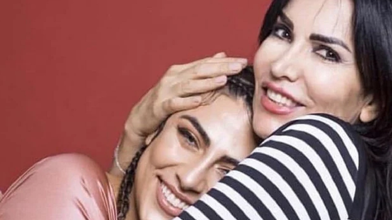 Giulia Salemi neonata e il tumore: la mamma Fariba parla della massa tumorale nel petto