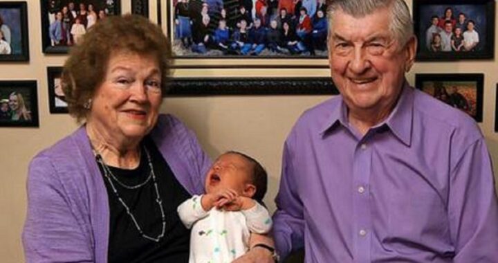 Marito e moglie sposati da 59 anni danno il benvenuto al loro centesimo nipote