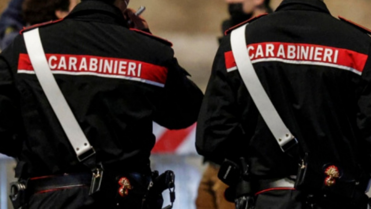 Anziana si chiude nel congelatore