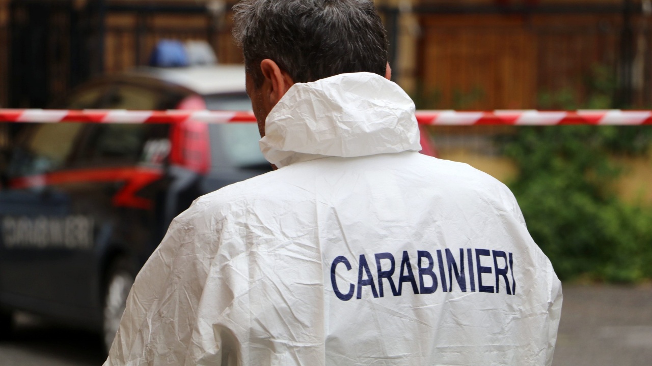 Anziana si chiude nel congelatore