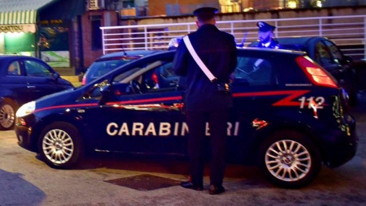 Anziana si chiude nel congelatore