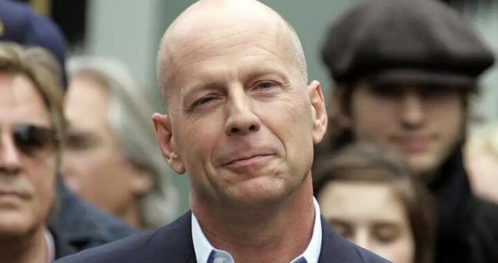 Bruce Willis salute
