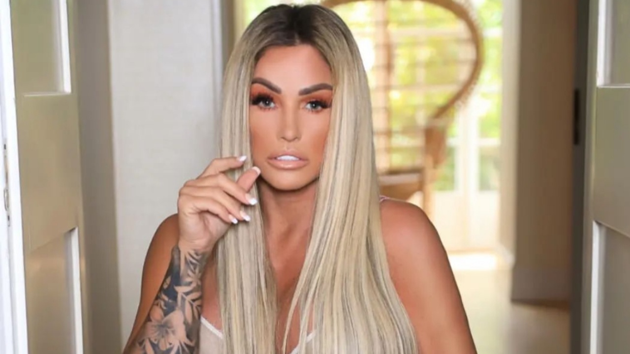 Katie Price irriconoscibile sui social: “Sembri un felino”