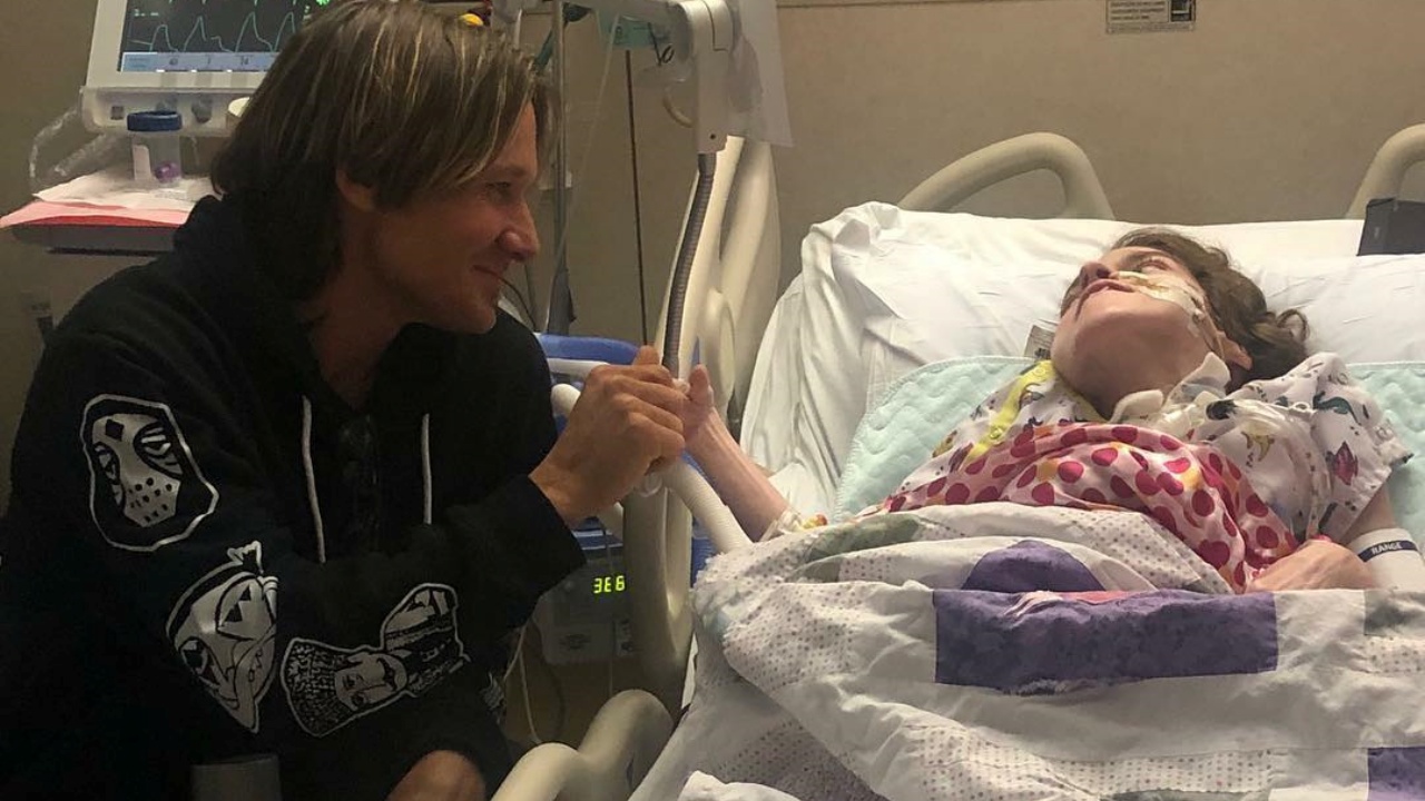 Keith Urban esaudisce il desiderio di una fan malata nella sua stanza d’ospedale