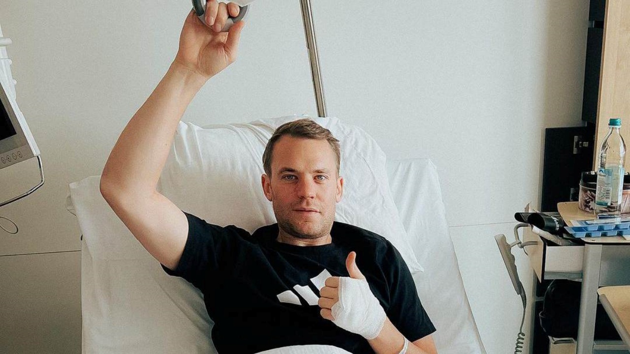 Manuel Neuer si è rotto una gamba