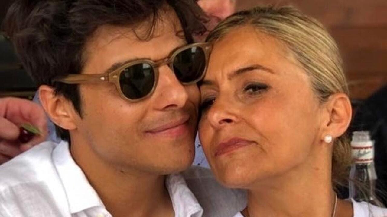 Michele Merlo, saccheggiata la sua tomba, interviene la mamma: “Vergognatevi”