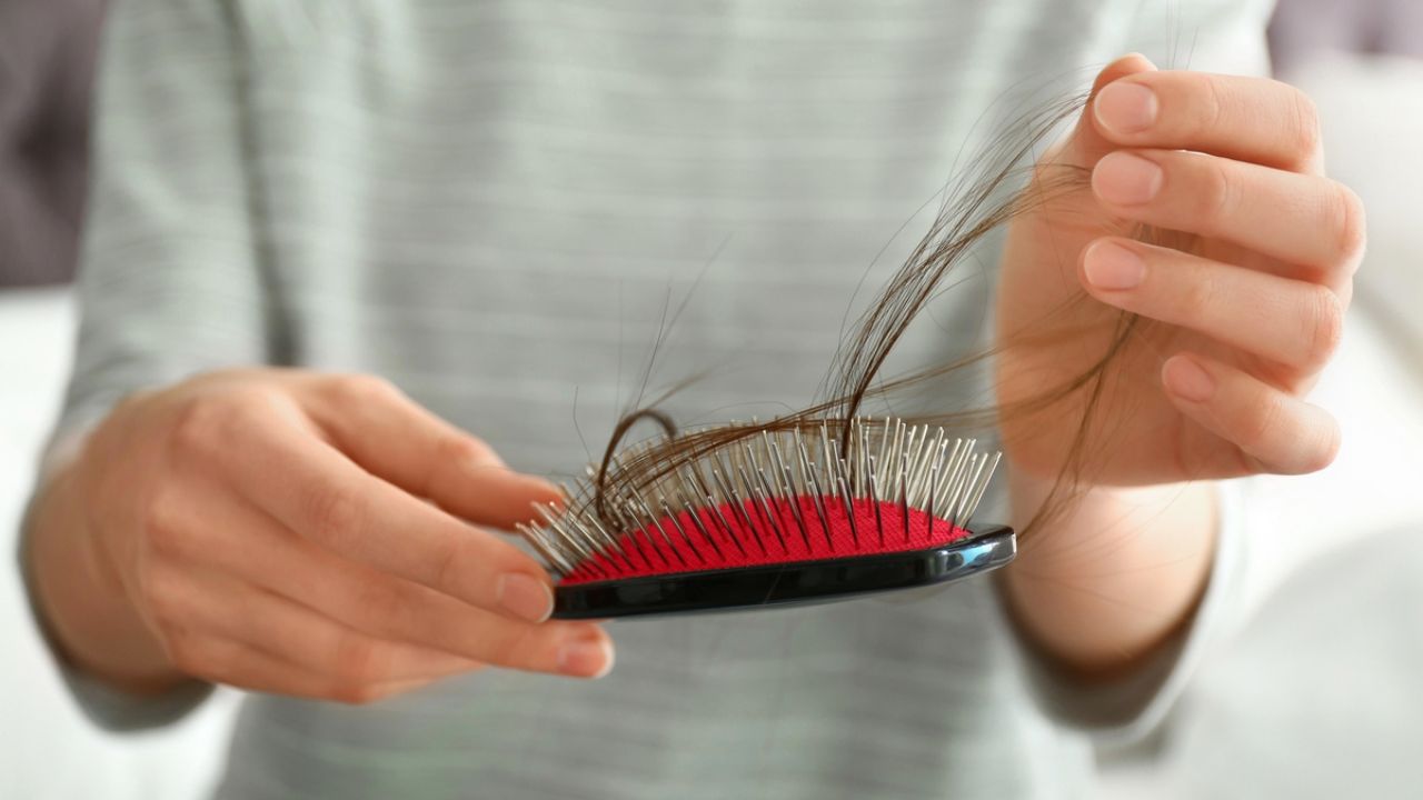 Pelle secca e capelli fragili, due sintomi banali ma che per una 27enne sono stati il presagio di una diagnosi terribile