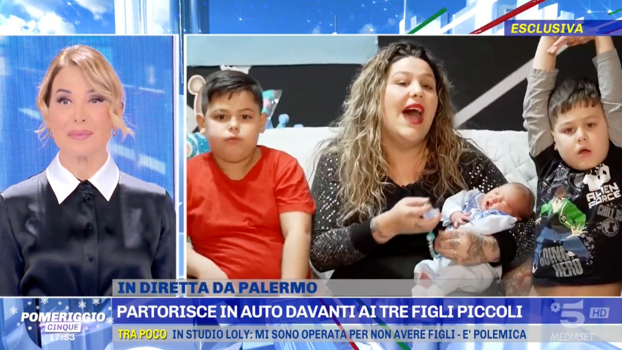 Pomeriggio 5, caos in diretta: grida e dito medio nei confronti di Barbara D’Urso