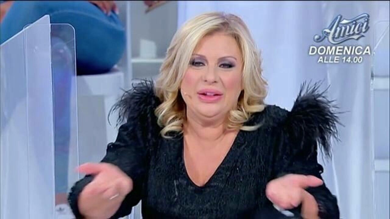 Tina Cipollari, che gaffe a Uomini e Donne: imbarazzo in studio