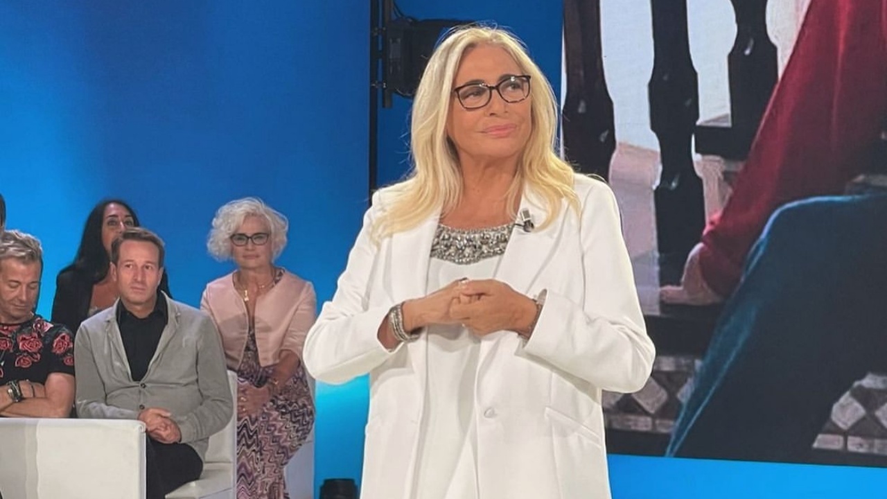 Mara Venier nel panico a Domenica In: un fotografo cade in diretta