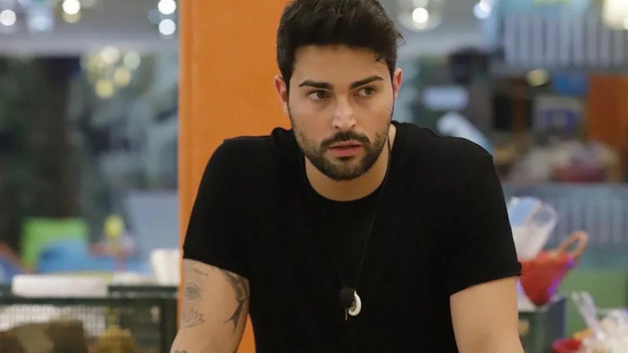 Davide Donadei contro Oriana: “Da prendere a schiaffi”