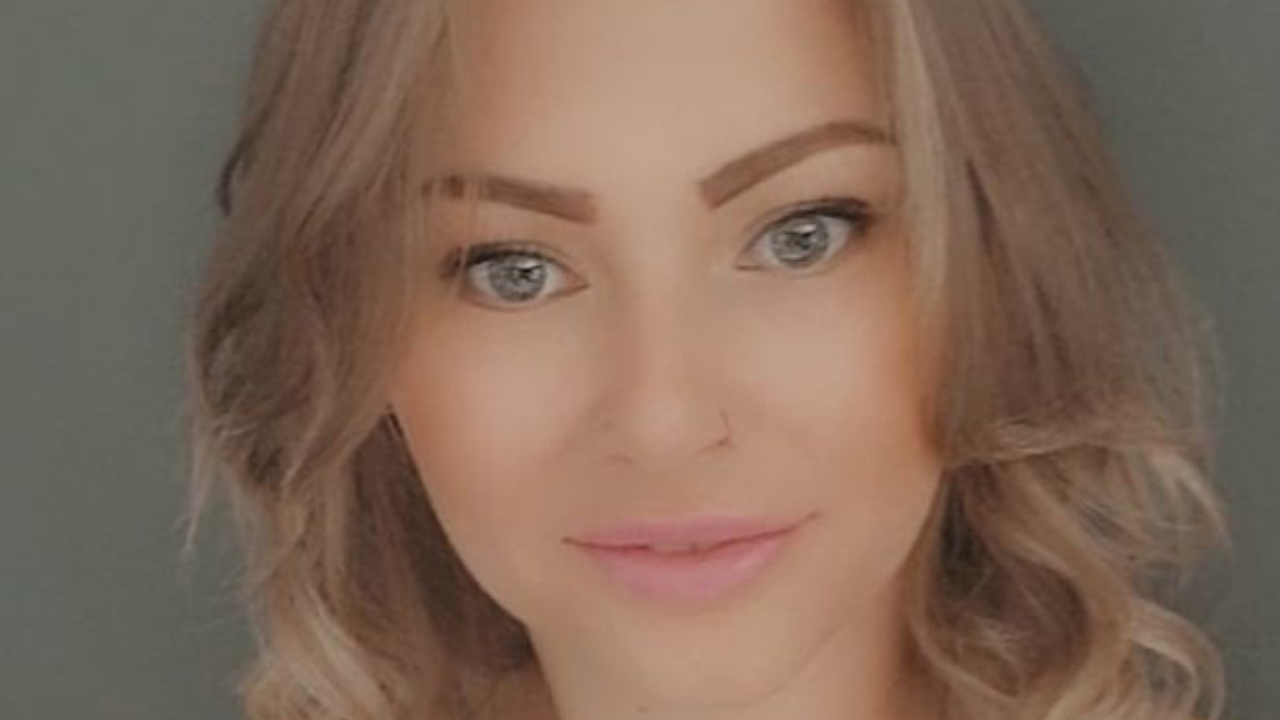 Malore improvviso, Kirsty Cracknell muore a 31 anni, poco dopo aver ricevuto la proposta di matrimonio: lascia un bimbo