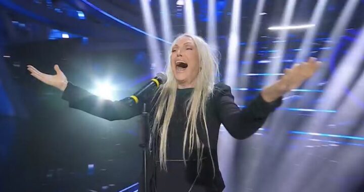 Anna Oxa canta
