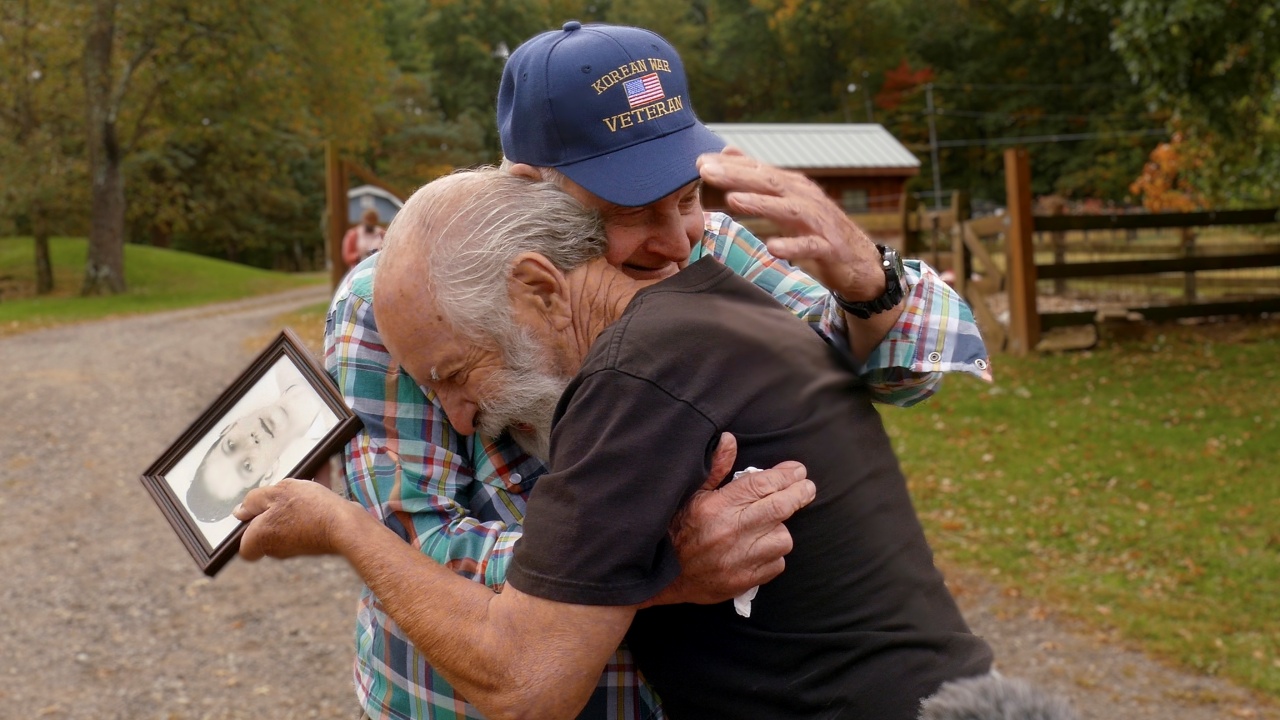 La commovente storia di Bill Cordes: ha riabbracciato il fratello 80 anni dopo che gli era stato strappato dalle braccia