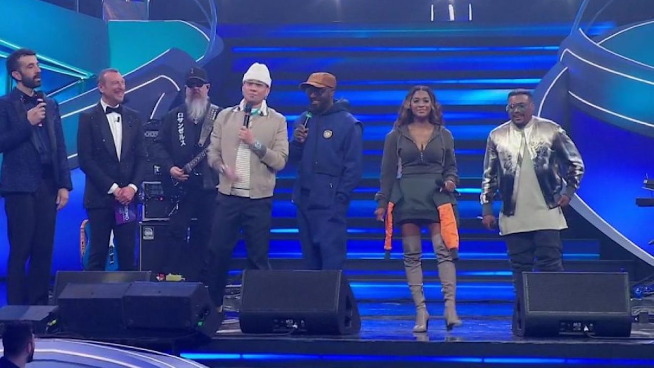Si sono esibiti sul palco, ma tutti hanno notato che mancava la storica voce della band. Perché Fergie ha lasciato i Black Eyed Peas