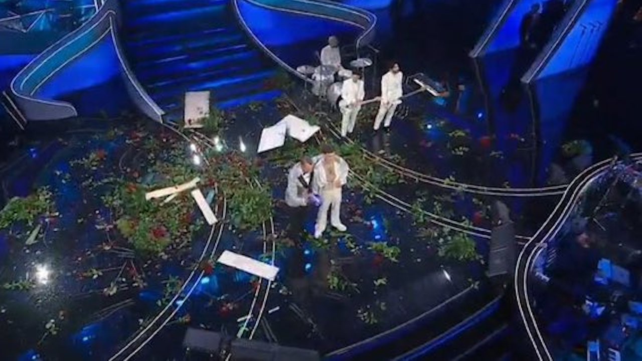 Sanremo2023 – Da non credere! È accaduto davvero. Disastro Blanco sul palco dell’Ariston