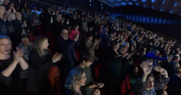Standing ovation al Festival