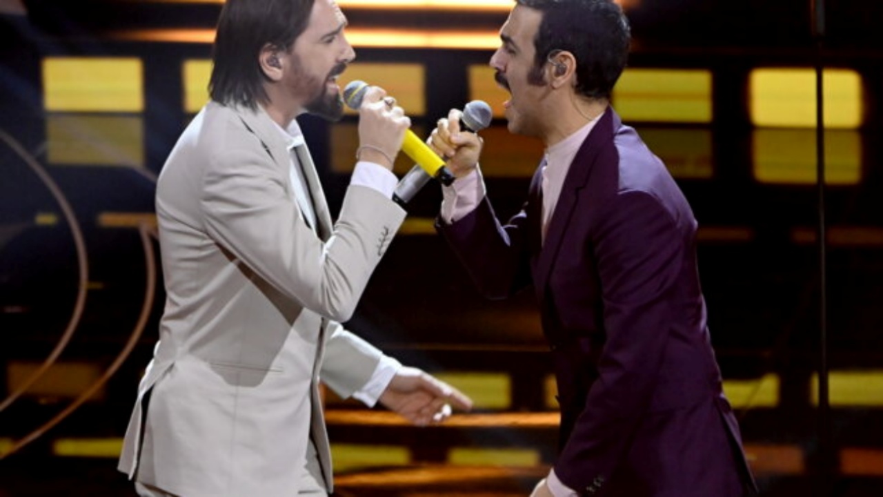 Colapesce Dimartino vincono la seconda serata del Festival di Sanremo 2023: il significato del nome d’arte di Lorenzo Urciullo