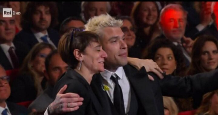 Chi è la donna che Fedez ha baciato tra il pubblico