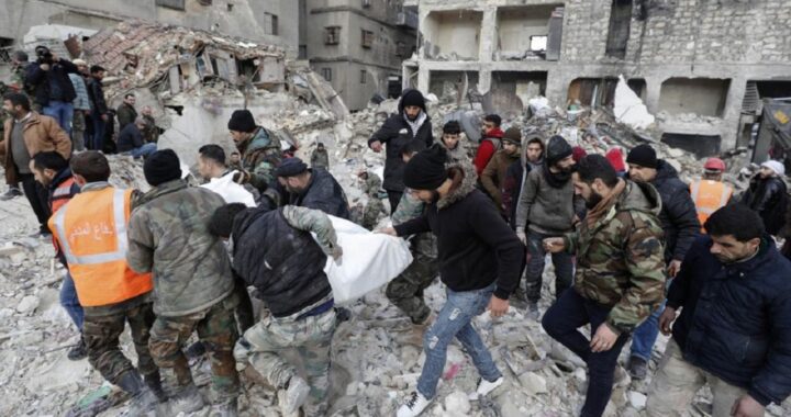 Bimba in Siria salva sotto le macerie