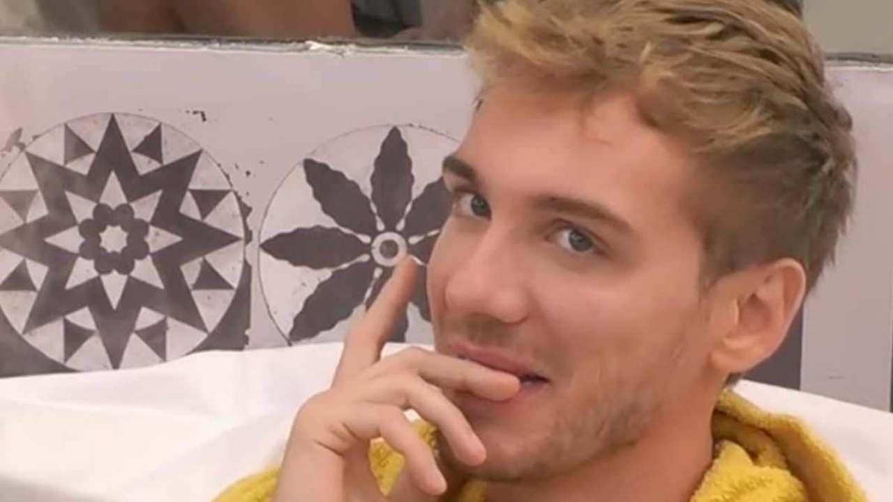 GF Vip, svelato il motivo per cui Alberto De Pisis non riceve mai sorprese