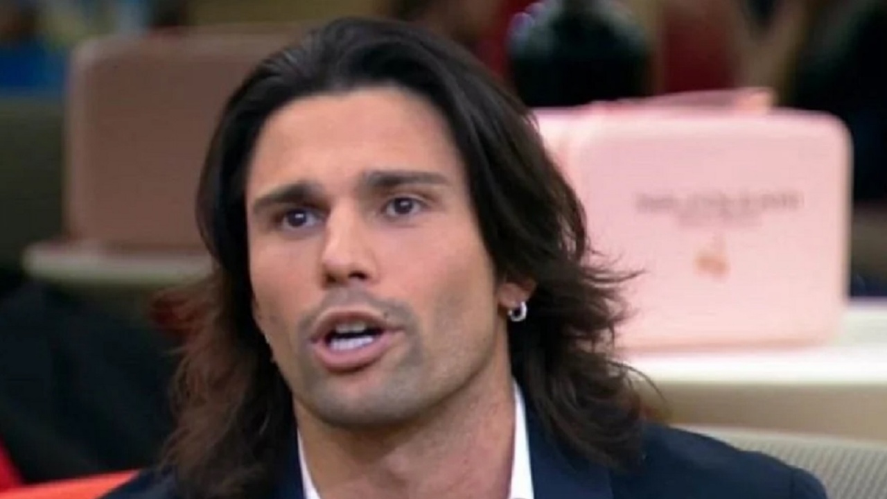 GF Vip, Luca Onestini una furia contro il reality: cosa è successo