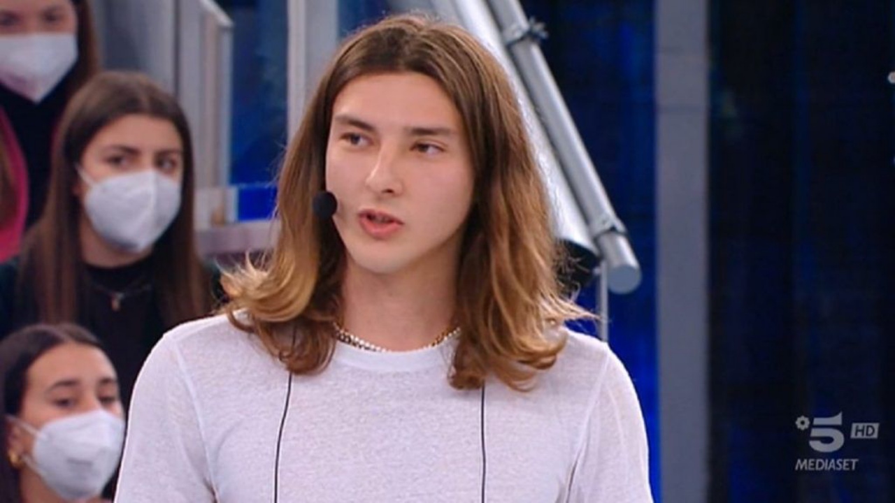 Vi ricorderete sicuro di Cricca, il cantante di Amici: oggi ha totalmente cambiato look ed è irriconoscibile