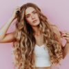 donna con capelli lunghi