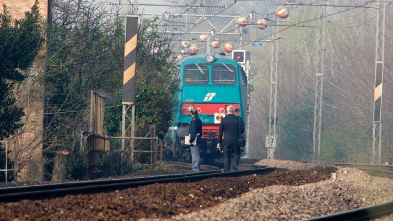 Ragazza 22enne investita da un treno