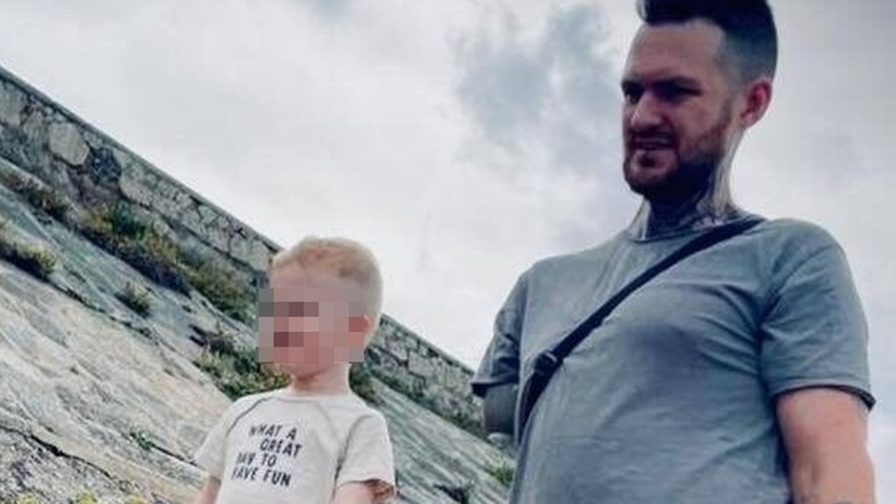 Darrell Gibbard il papà senza braccio