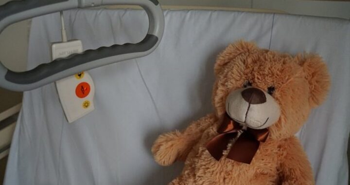 bambino di 4 anni moneta