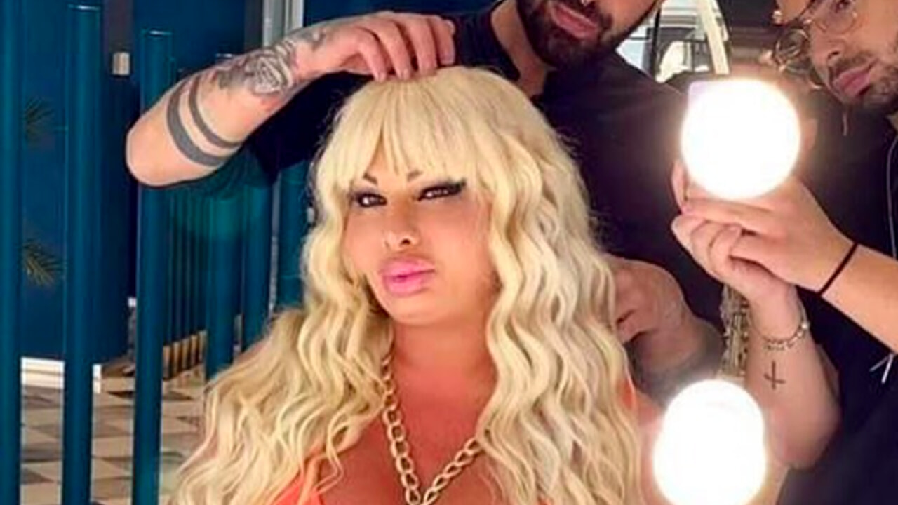 GF Vip, Elenoire Ferruzzi e la rivelazione sugli ex gieffini: “Io riempio i locali, loro riempiono…”