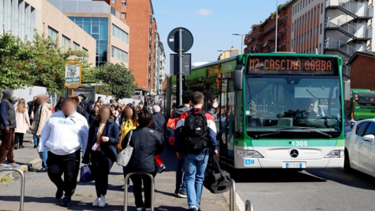 bambino autobus