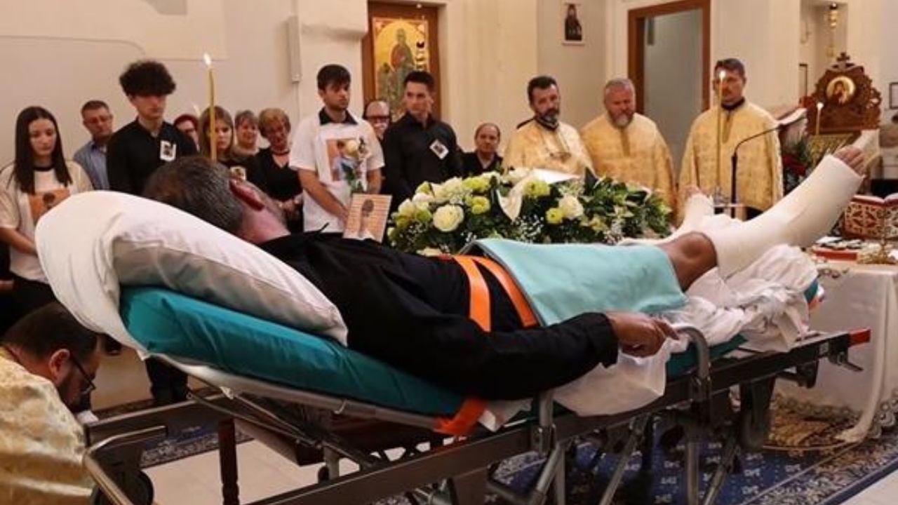 20enne muore sul lavoro a Ferrara: il papà, ferito, va al funerale in barella